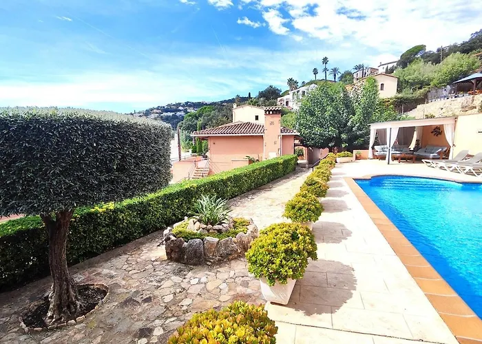 Beautiful Villa With A Pool